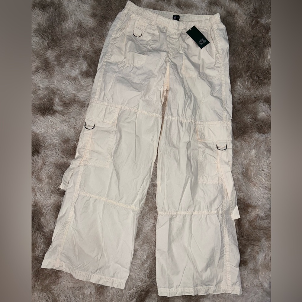 NWT Wild Fable Women’s Mid-Rise Cargo Pants Relaxed Off White Medium lightweight - Picture 5 of 9